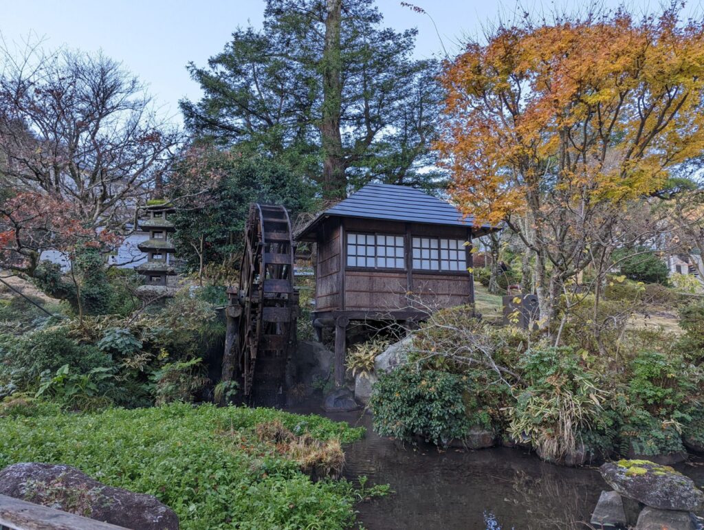 富士屋ホテルの庭園の水車小屋